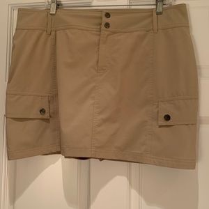 Tek Gear, golf, sport skort, size Large. Tan